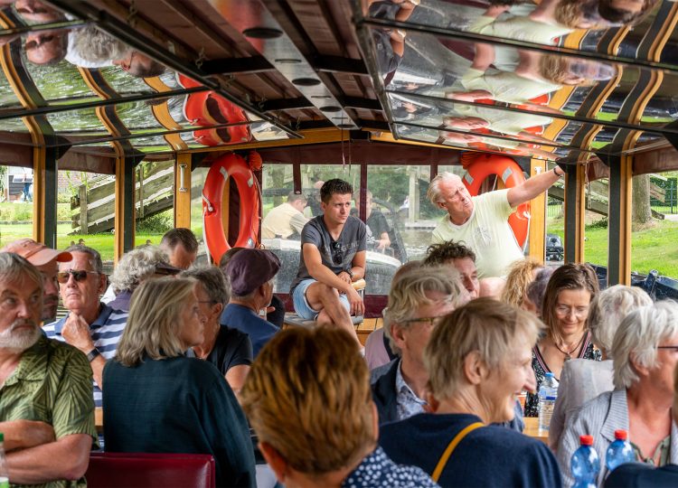Giethoorn boat tour